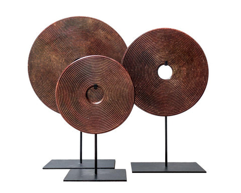 Bi-disc in red-brown tones with carved circles